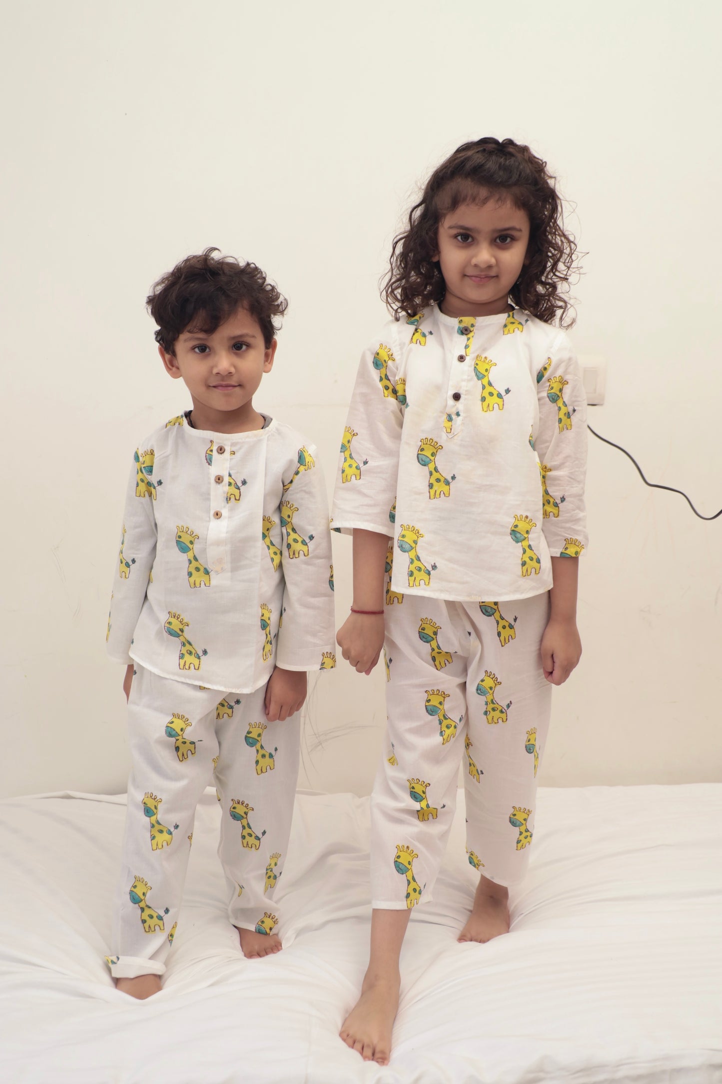 Dreamy Giraffes - Kids pure cotton night suit
